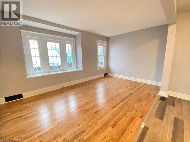 Building Photo - 168 Garside Ave N