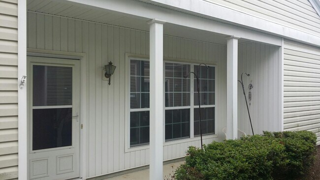 Foto del edificio - 388 Harrier Dr