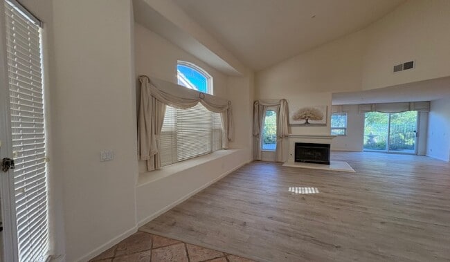 Building Photo - 5630 Highcrest Ct