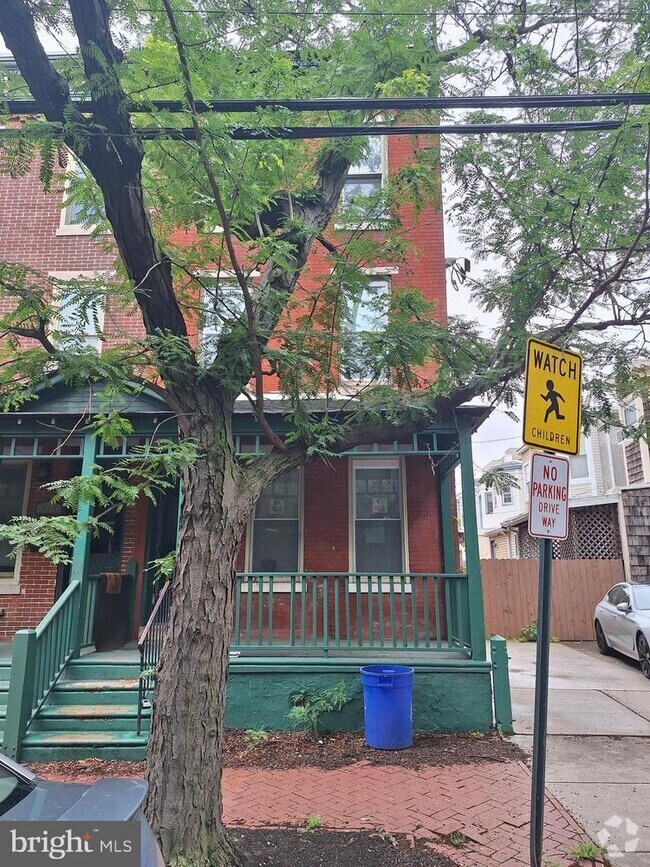 Building Photo - 609 Berkley St