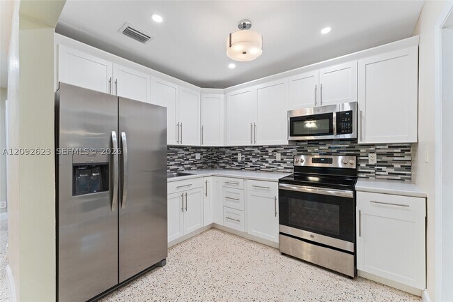 Foto del edificio - 6820 SW 77th Terrace