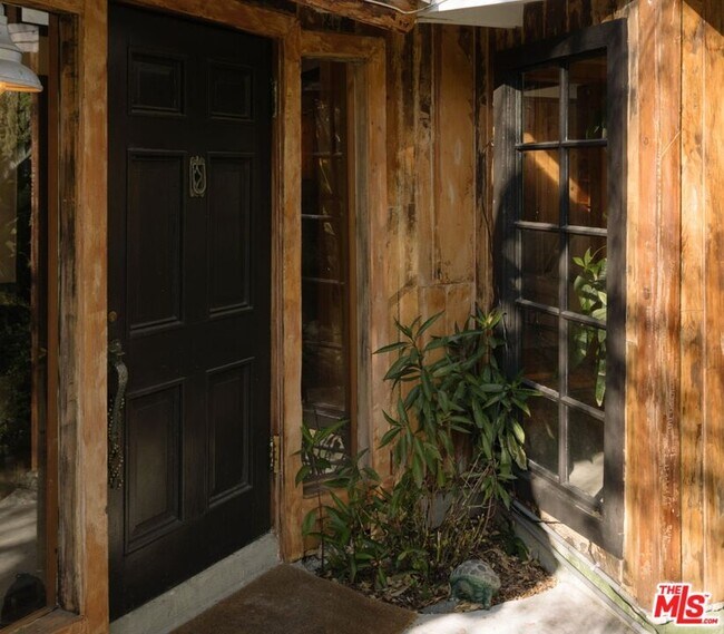 Foto del edificio - 8409 Lookout Mountain Ave