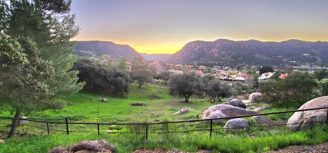 Foto del edificio - 434 Summerhill Ct