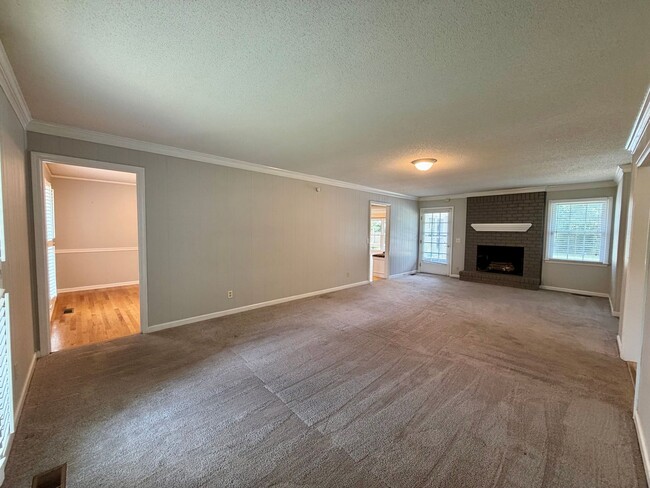 Building Photo - 2303 Gingko Dr