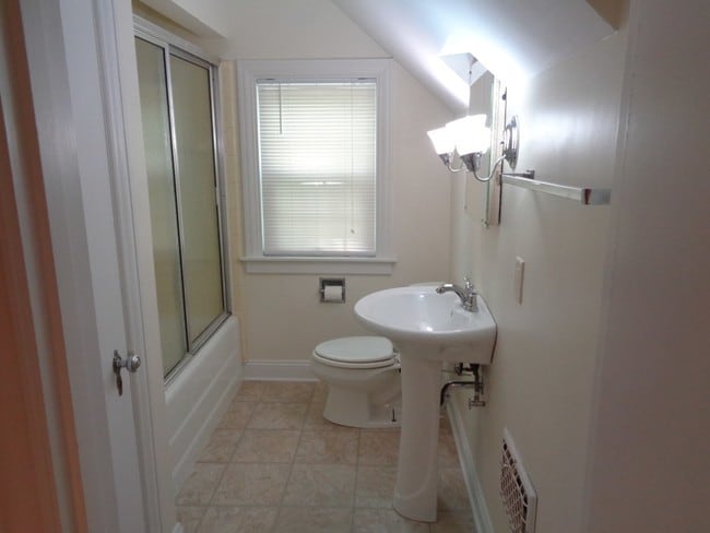Building Photo - 1411 Crane Ct