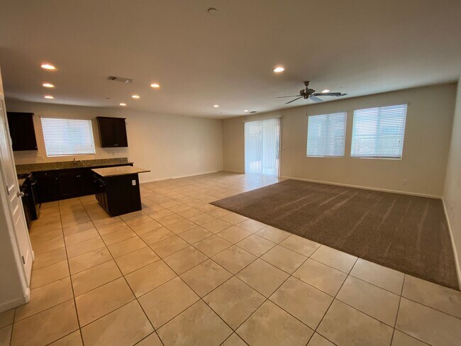 Building Photo - Beautiful Home in NW Visalia Rent Ready!