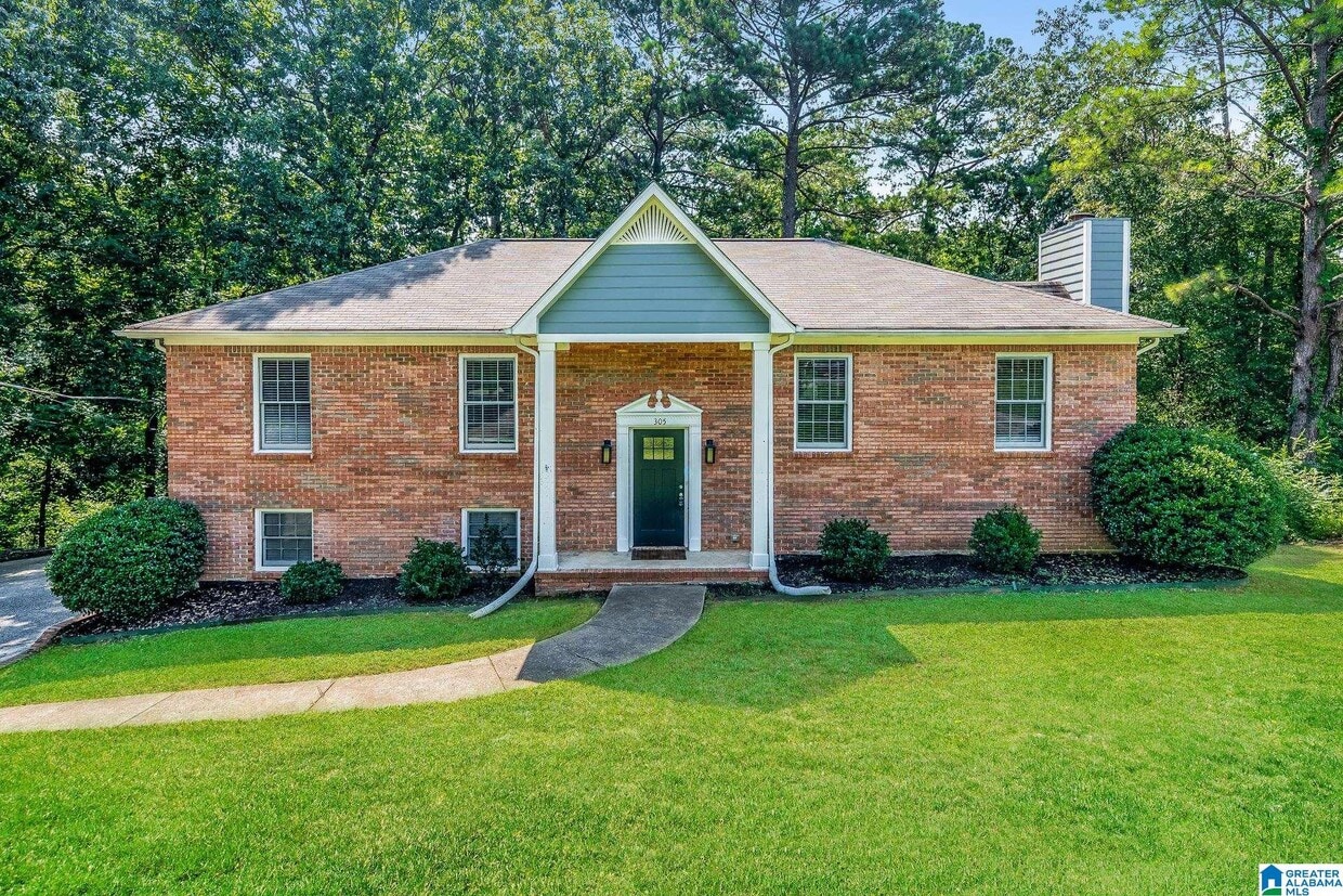 Primary Photo - 305 Russet Cove Cir