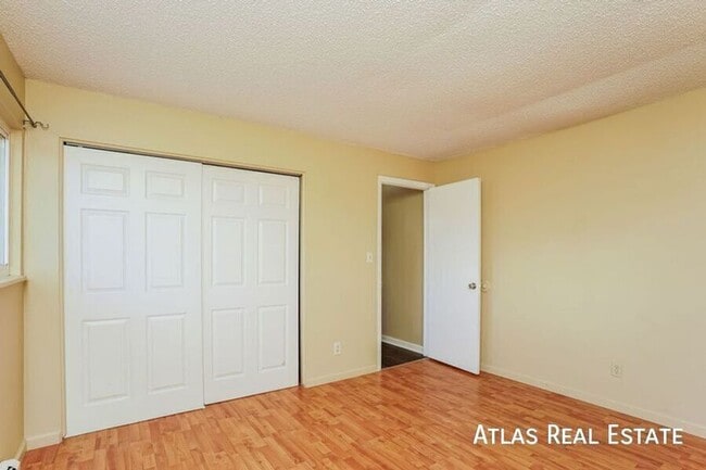 Building Photo - 4245 Loomis Ave