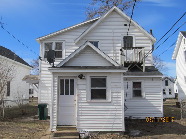 shared Laundry room - 527 Cochrane St