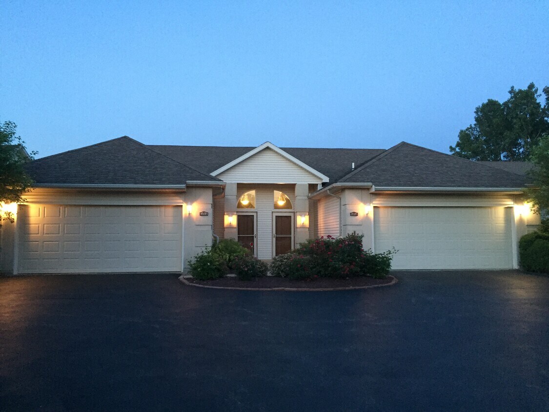Primary Photo - 1010 Hilltop Ln