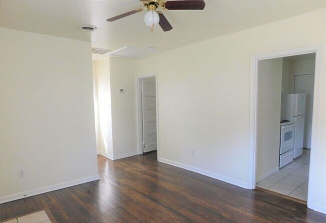 Building Photo - 1 bedroom/1 bathroom- Penniman Road