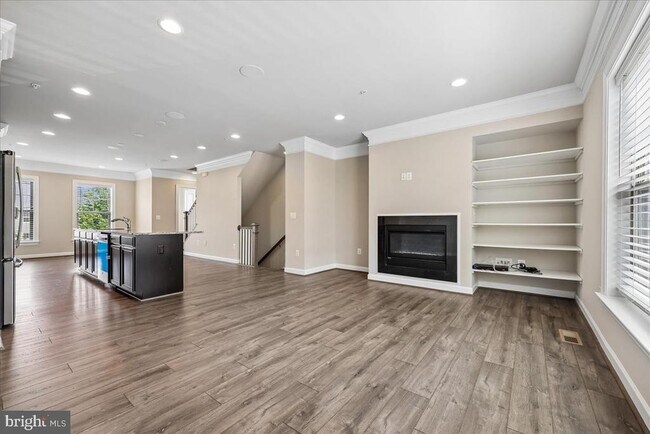 Foto del edificio - 14319 Potomac Heights Ln
