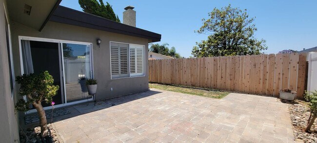 Building Photo - Welcome to this charming 4 bedroom, 2 bath...