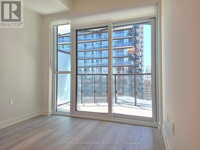 Photo du bâtiment - 110 Broadway Ave