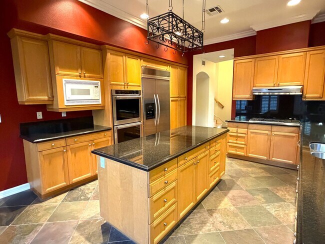 Foto del edificio - Enjoy warm sunsets, gentle sea breezes, and daily ocean views from this exceptional Aviara home.