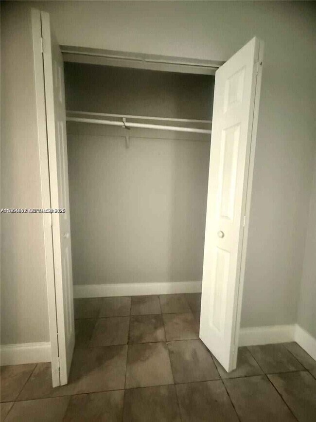 Foto del edificio - 21 NW 60th St