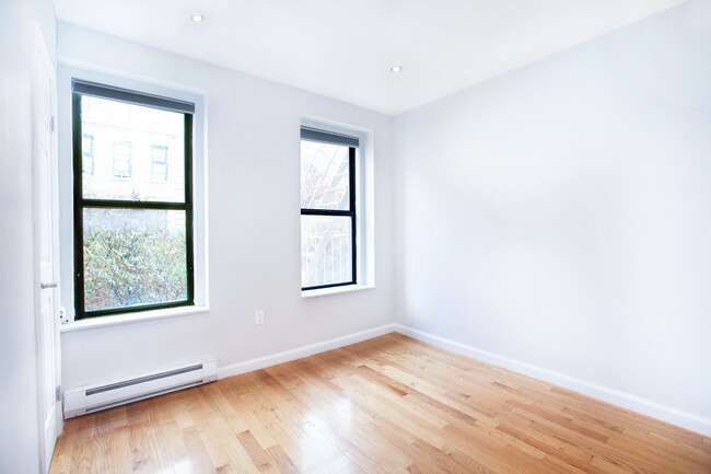 Foto del edificio - 350 Manhattan Ave