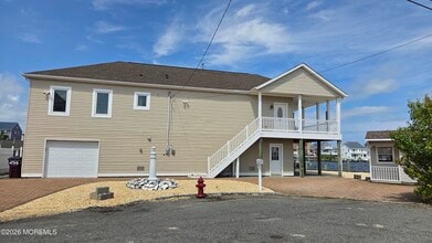 Building Photo - 255 Pine Dr