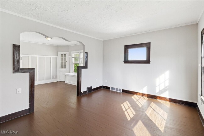 Foto del edificio - 1524 E 204th St