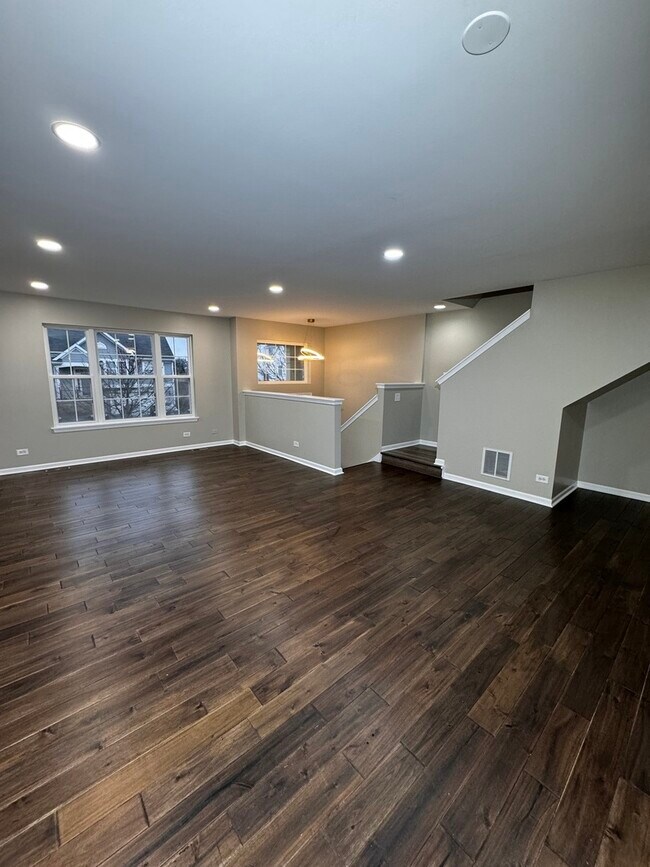 Building Photo - 893 Clover Ln
