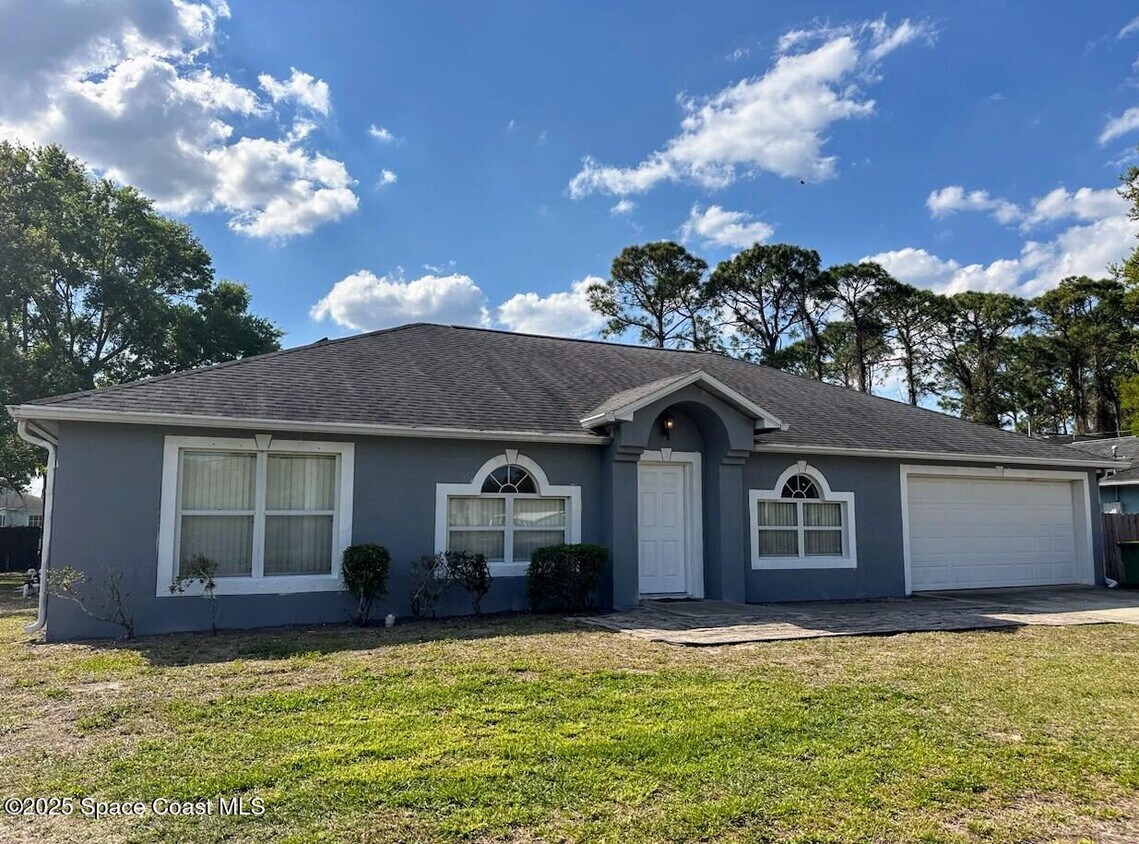 Primary Photo - 6370 Golfview Ave