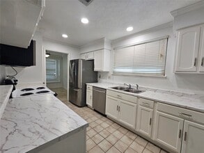 Building Photo - 2715 Ashington Dr