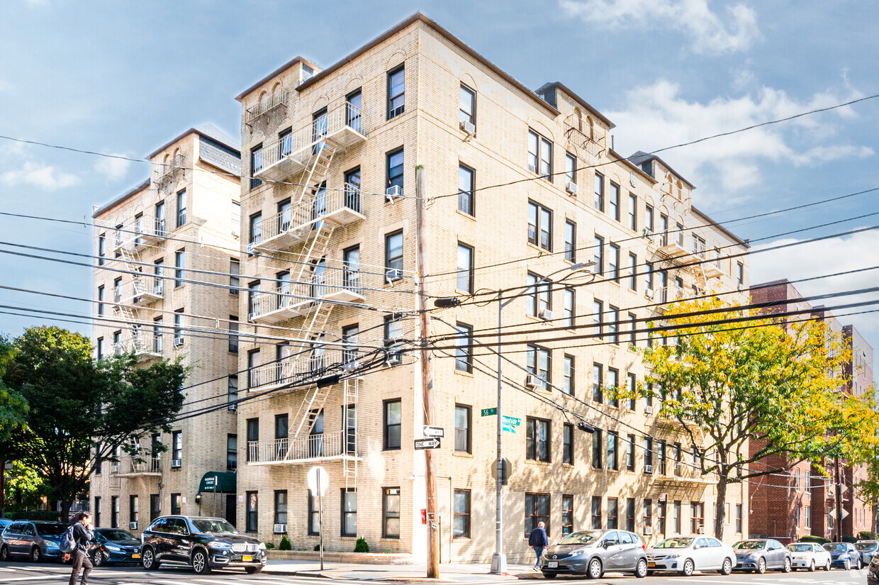 Building Photo - Oakwood Court