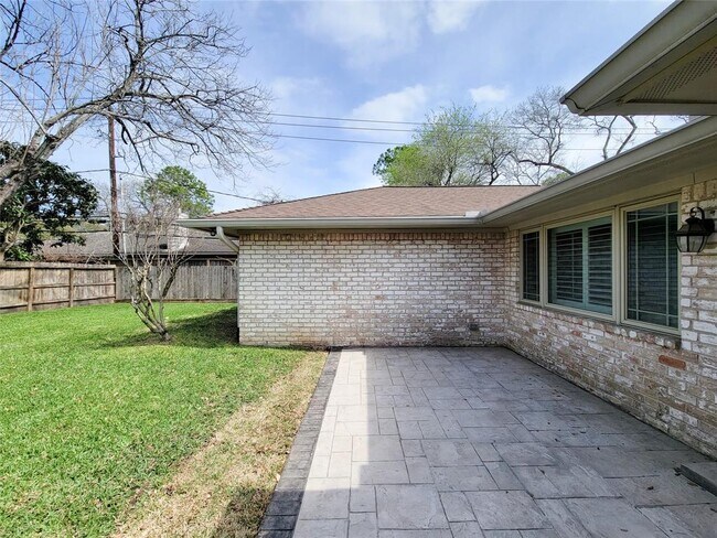 Building Photo - 10802 Meadow Lake Ln
