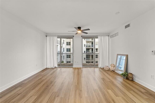 Foto del edificio - 1830 Radius Dr