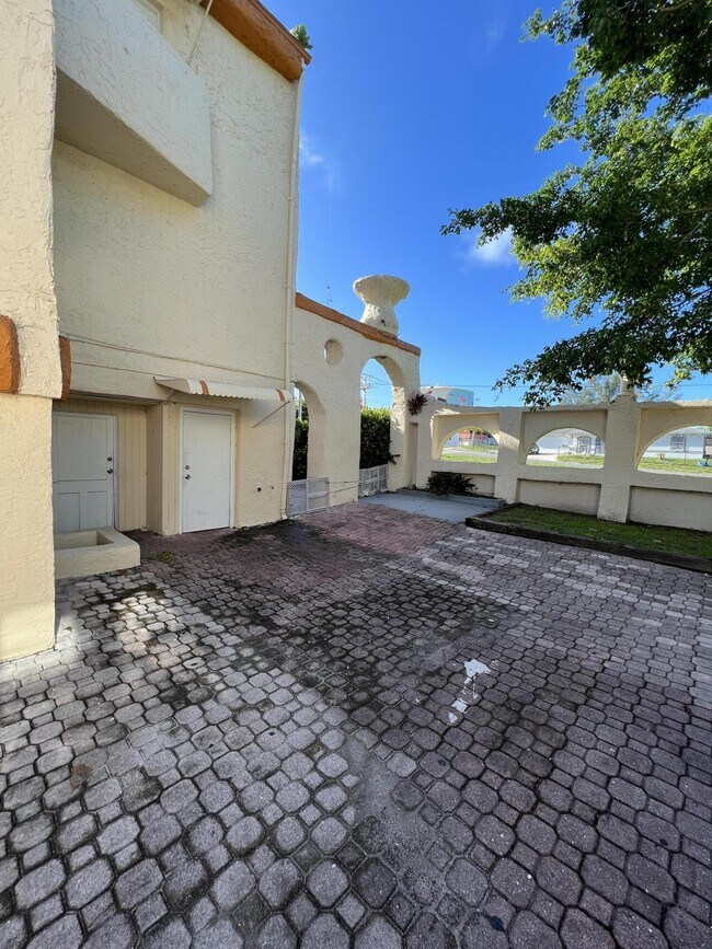 Foto del edificio - 4211 Parker Ave