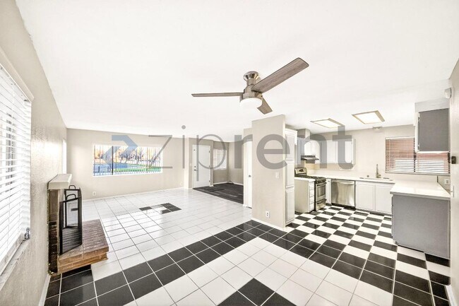 Foto del edificio - 1858 Park Cir Dr