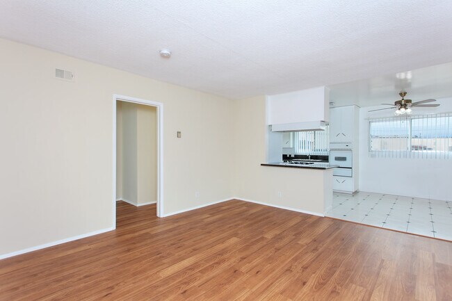 Foto del edificio - 209 E Live Oak St