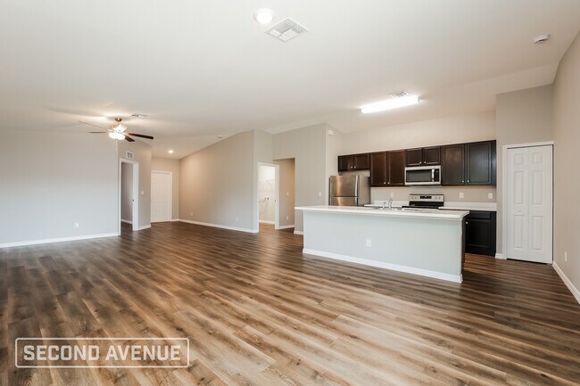 Building Photo - 230 Malden Ave S