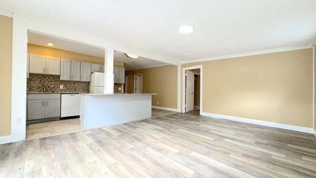 Building Photo - 170 Kingston Ave