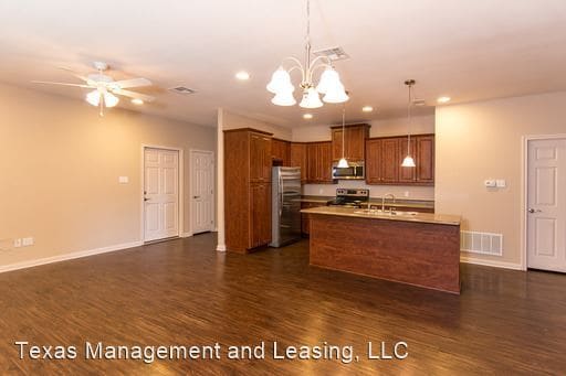 Building Photo - 3 br, 2 bath House - 3705 Vista Cove Dr.