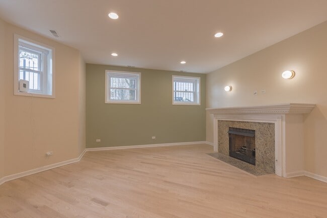 Foto del edificio - 4458 S Greenwood Ave