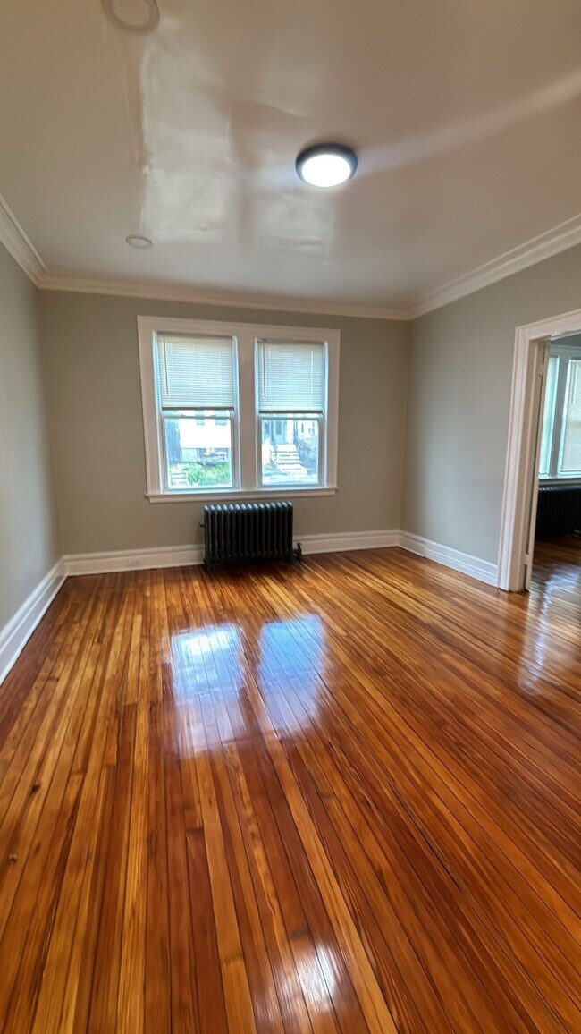 262 Ellis Ave 1 - 263 Ellis Ave