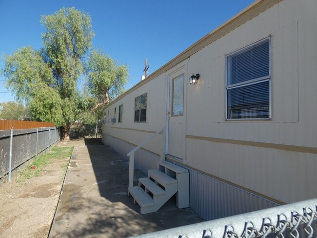 Building Photo - 2858 W Carnauba St