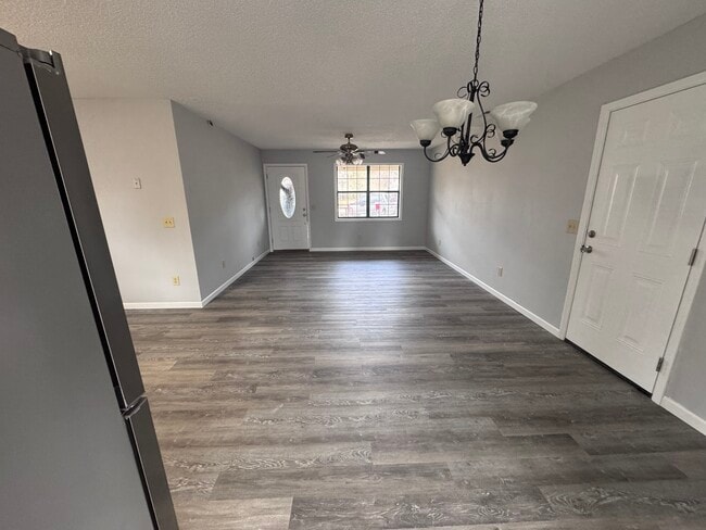 Building Photo - 1007 Cagle St NE