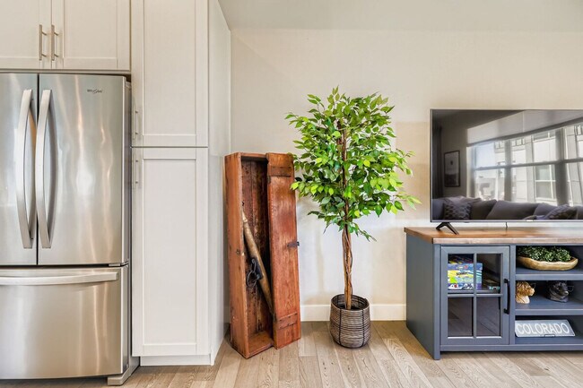 Building Photo - 5372 Allison St