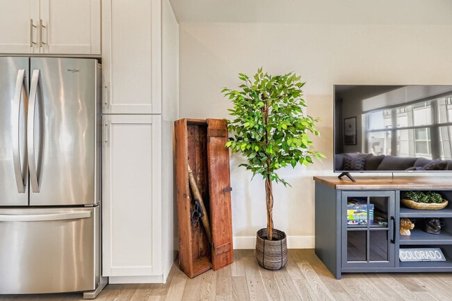 Building Photo - 5372 Allison St