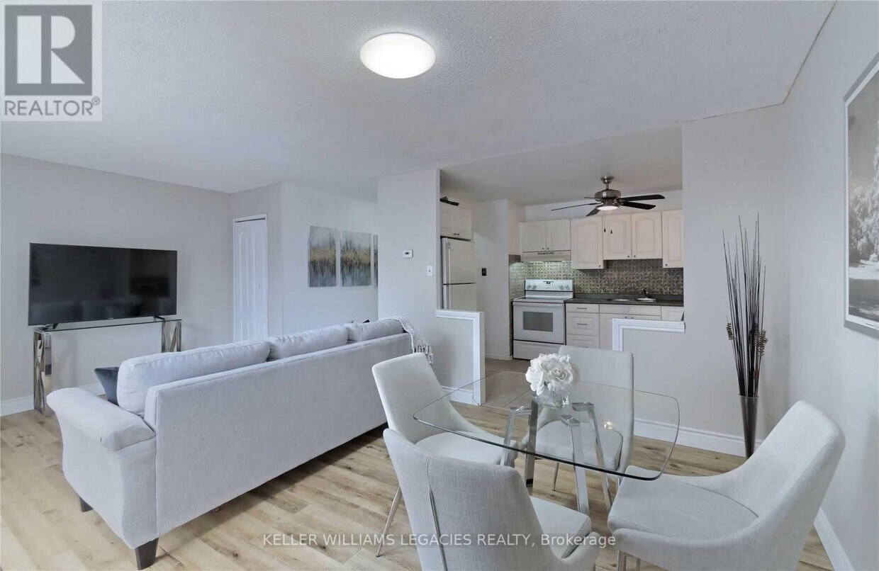 Photo principale - 1016 Falgarwood Dr