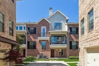 Building Photo - 2016 Azure Pointe