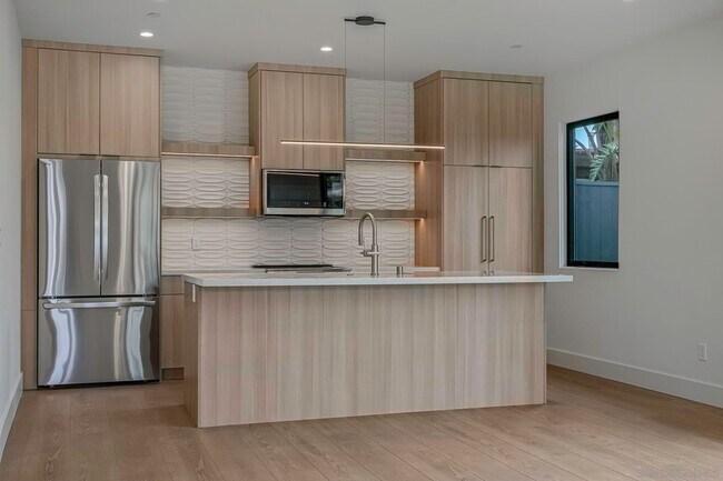 Building Photo - 6253 Dowling Dr