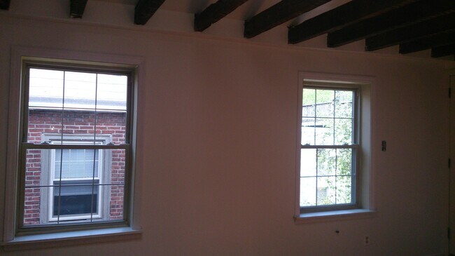bedroom beamed ceiling - 305 Pine St