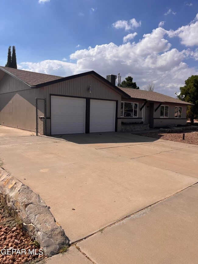 Building Photo - 2325 Ken Venturi Ln