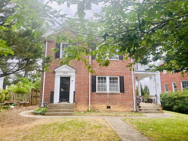 Foto del edificio - 4208 Fitzhugh Ave