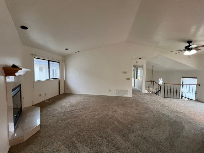 Building Photo - 390 Rennel St