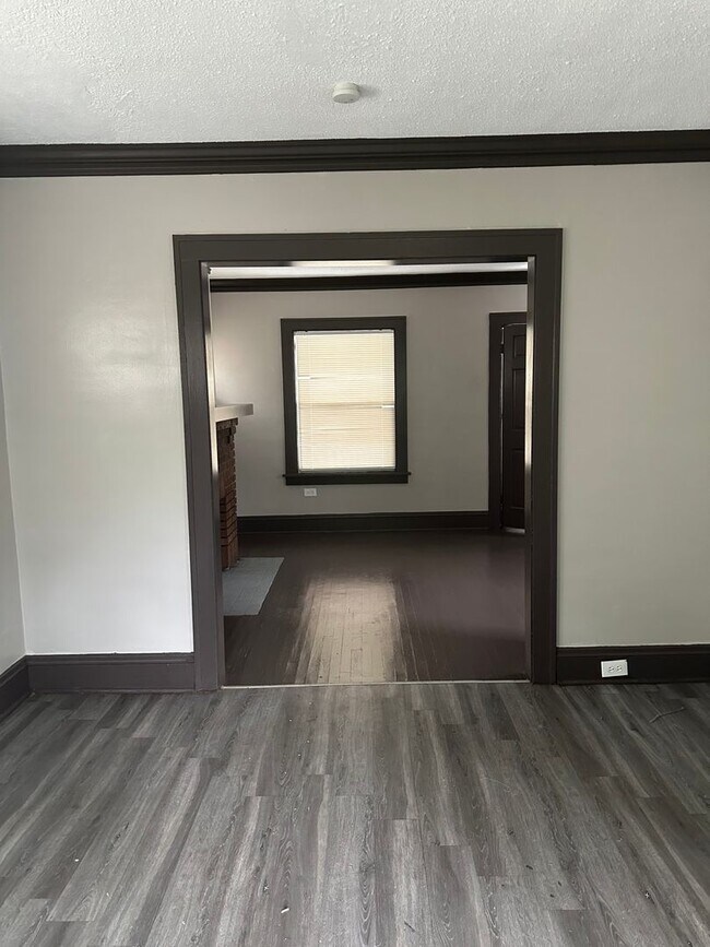 Foto del edificio - 906 E 130th St