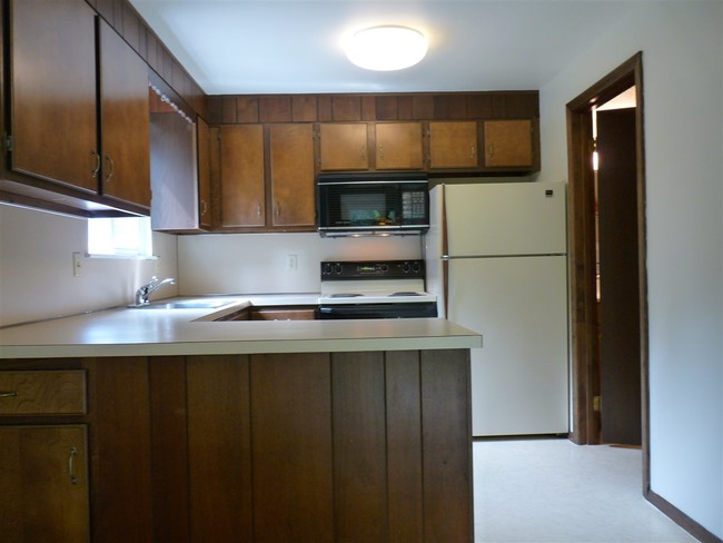 Building Photo - 1 Oakridge Dr